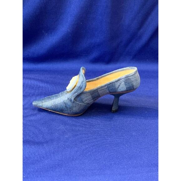 Just The Right Shoe Cameo Appearance 2001 #25219 - Picture 2 of 9